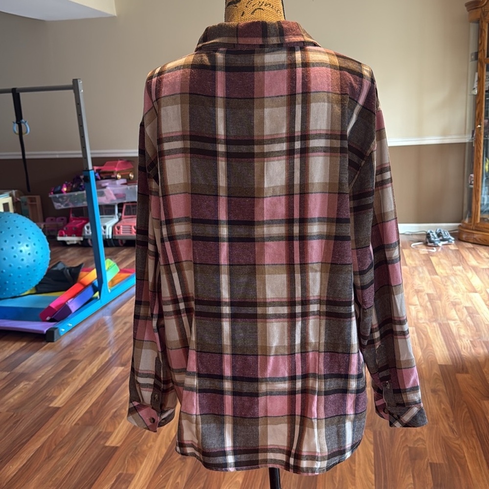 Size XL pink plaid flannel shirt - Picture 4 of 4